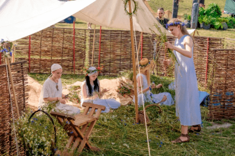 Powitanie lata na Podzamczu – Wianki nad Wisłą 2022