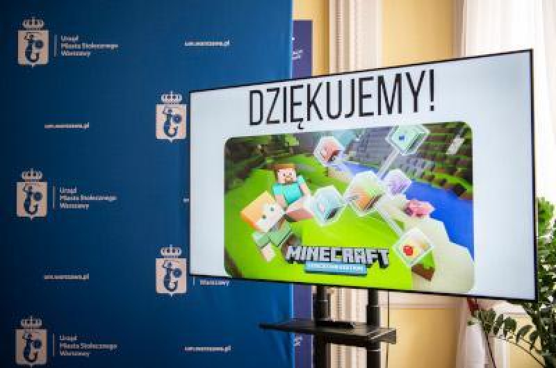 Nauczyciele i uczniowie grają w Minecraft