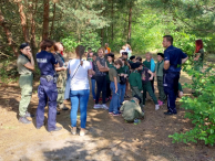 Policjanci wraz ze strażakami kontrolują obozy harcerskie na terenie powiatu otwockiego. Jako pierwszy, odwiedzili obóz w Malcanowie