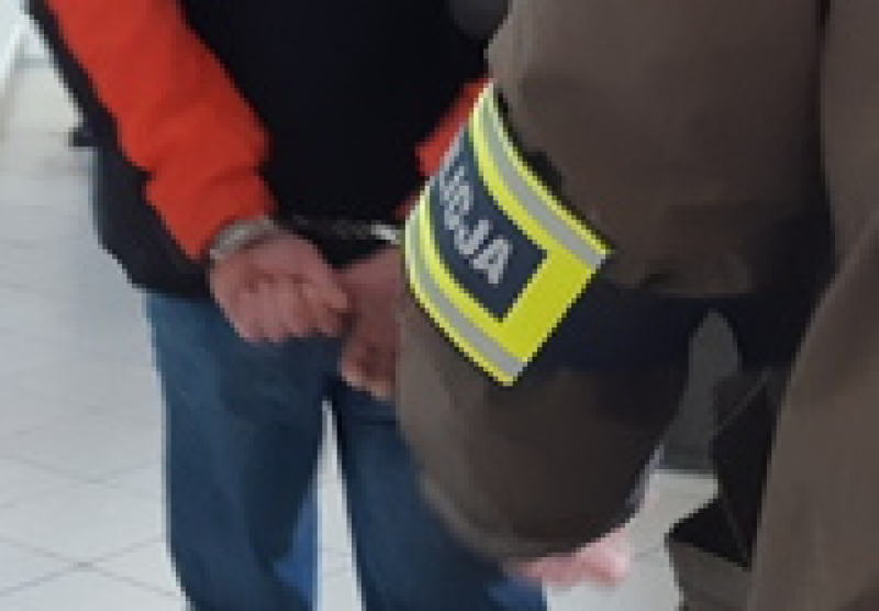 Okradł współlokatora i ukrył się we wnętrzu łóżka