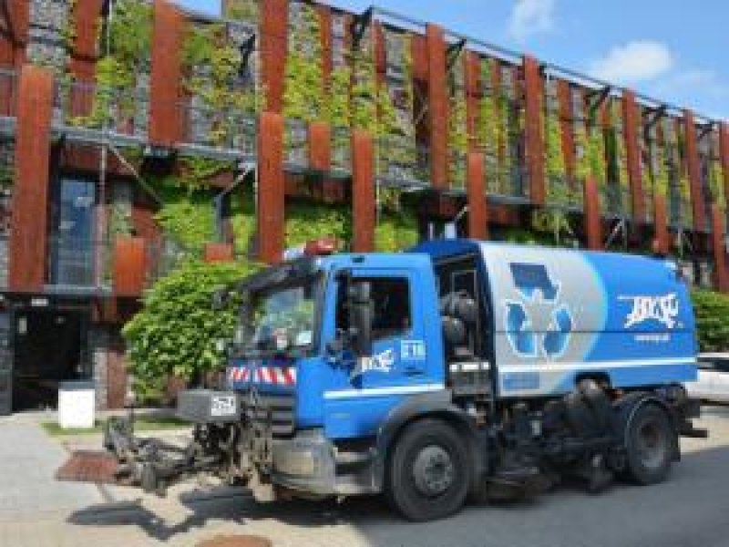 Woda z basenów do sprzątania miasta