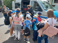 Z wizytą w otwockiej komemndzie. Dzieci z Klubu Hopsalnia w Otwocku poznały zasady bezpiecznego wypoczynku