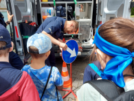 Z wizytą w otwockiej komemndzie. Dzieci z Klubu Hopsalnia w Otwocku poznały zasady bezpiecznego wypoczynku