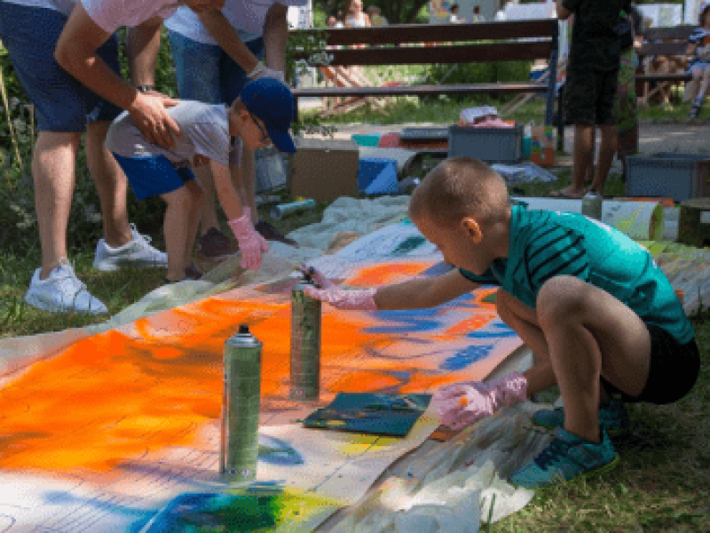 Pikniki artystyczne w Parku Hassów