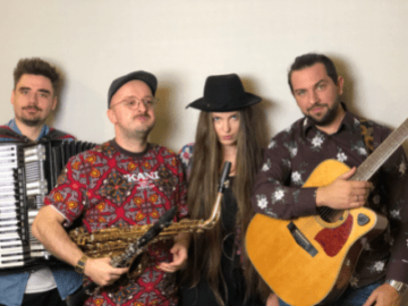 Grające Podwórka. Caravan of Gypsy