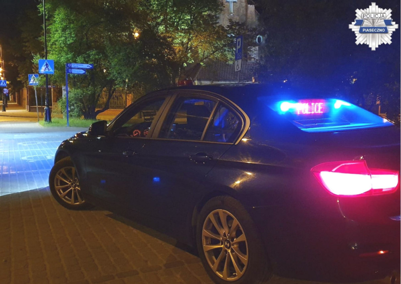 Woziła męża na dachu samochodu - mogła doprowadzić do tragedii