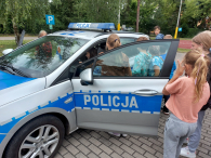 Otwoccy policjanci prowadzili zajęcia edukacyjne dla uczestników półkolonii w ramach akcji „Bezpieczne wakacje 2022”