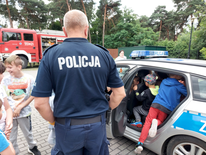 Otwoccy policjanci prowadzili zajęcia edukacyjne dla uczestników półkolonii w ramach akcji „Bezpieczne wakacje 2022”