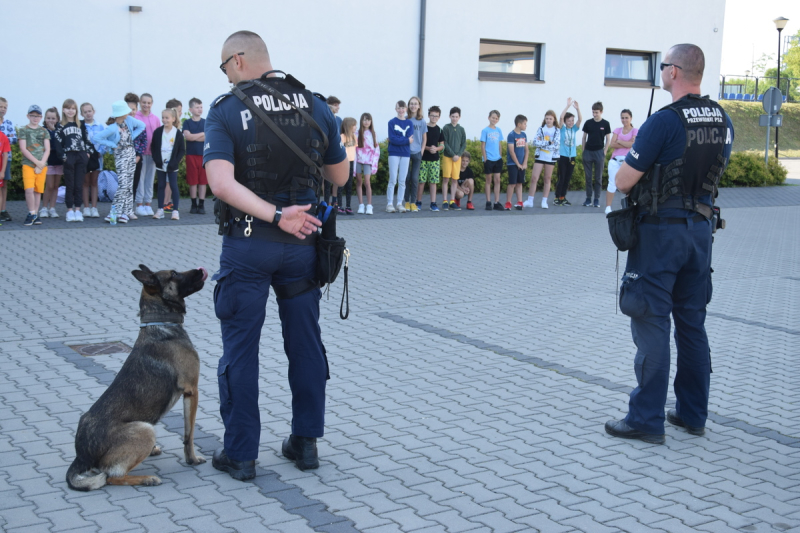 Policjanci z wizytą na półkoloniach