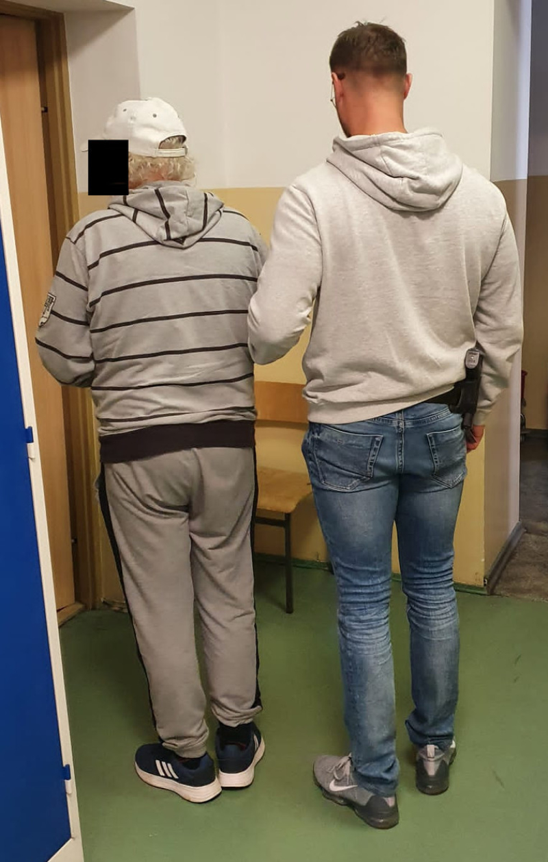 76-latek dokonał nieautoryzowanych transakcji kartą