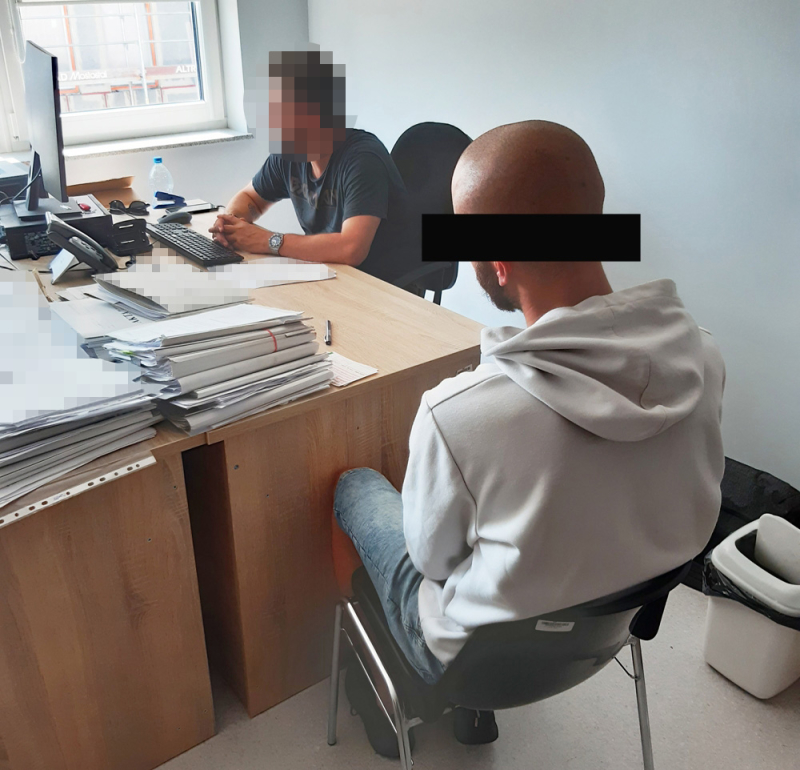 Wspólna interwencja policji ze strażą pożarną zakończona zarzutami za posiadanie narkotyków