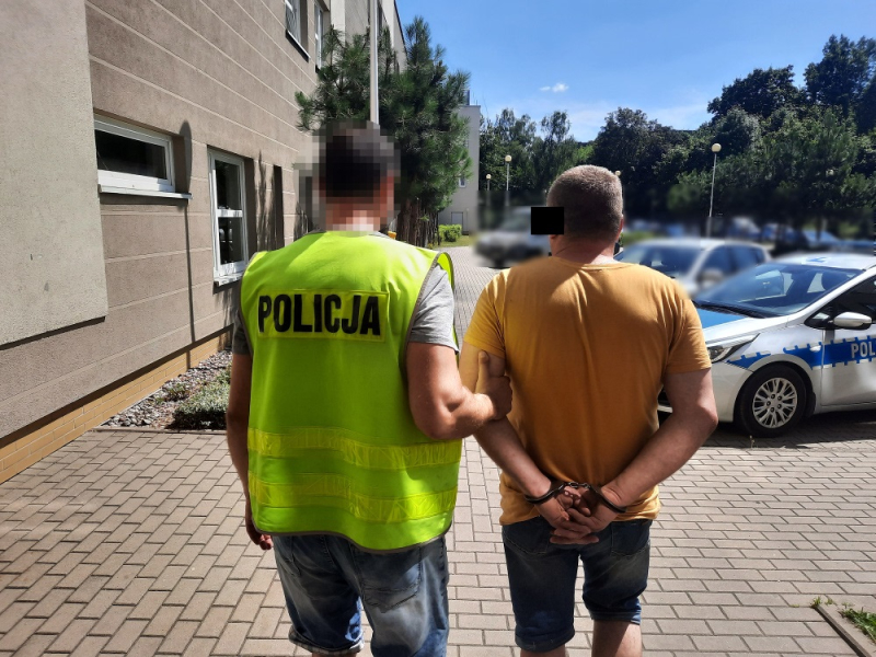 Zniszczył samochód metalową rurą