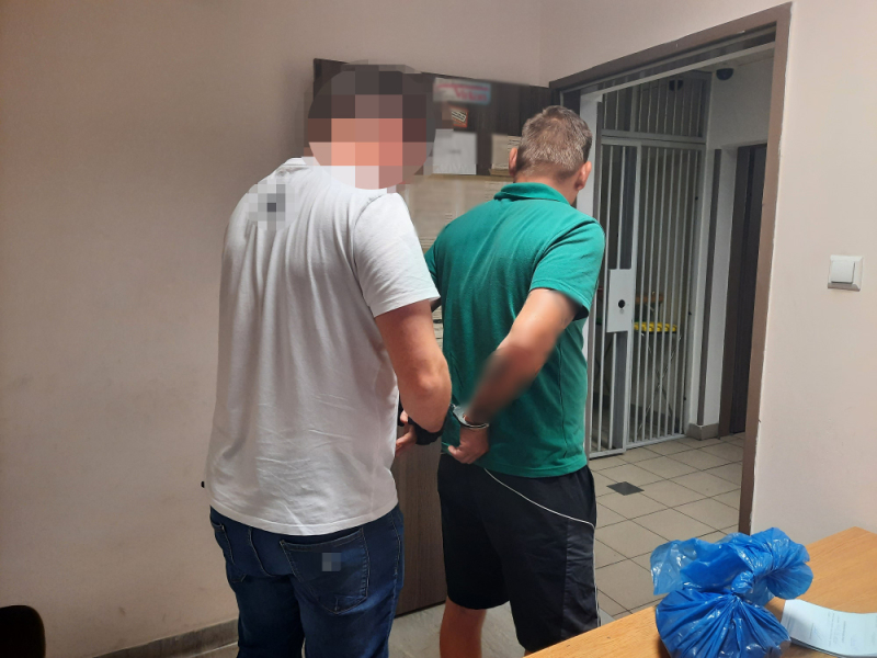 20 razy zapłacili znalezionymi kartami płatniczymi