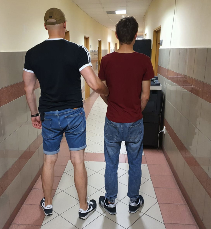 Dzielnicowi ustalili i zatrzymali, policjanci wydziału mienia zajęli się resztą
