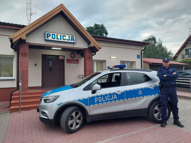 Zakroczymski policjant pomógł ofiarom wypadku