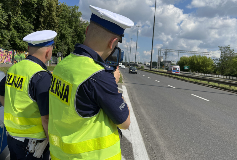Kontrole autokarów przed wakacyjnymi wyjazdami