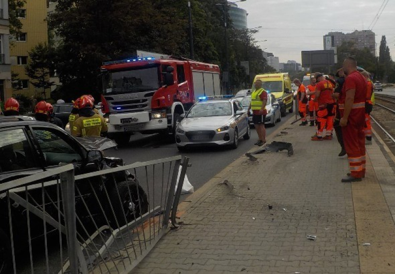 Na podwójnym gazie wjechał w przystanek