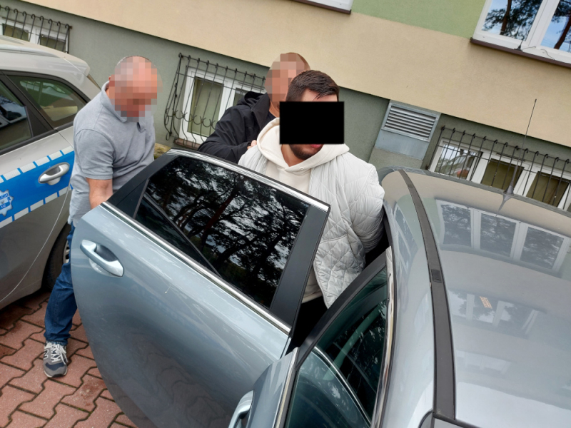 Mieszkaniec powiatu otwockiego stracił ponad 120 tys. złotych. Podejrzany o oszustwo na policjanta i pracownika banku trafił do aresztu