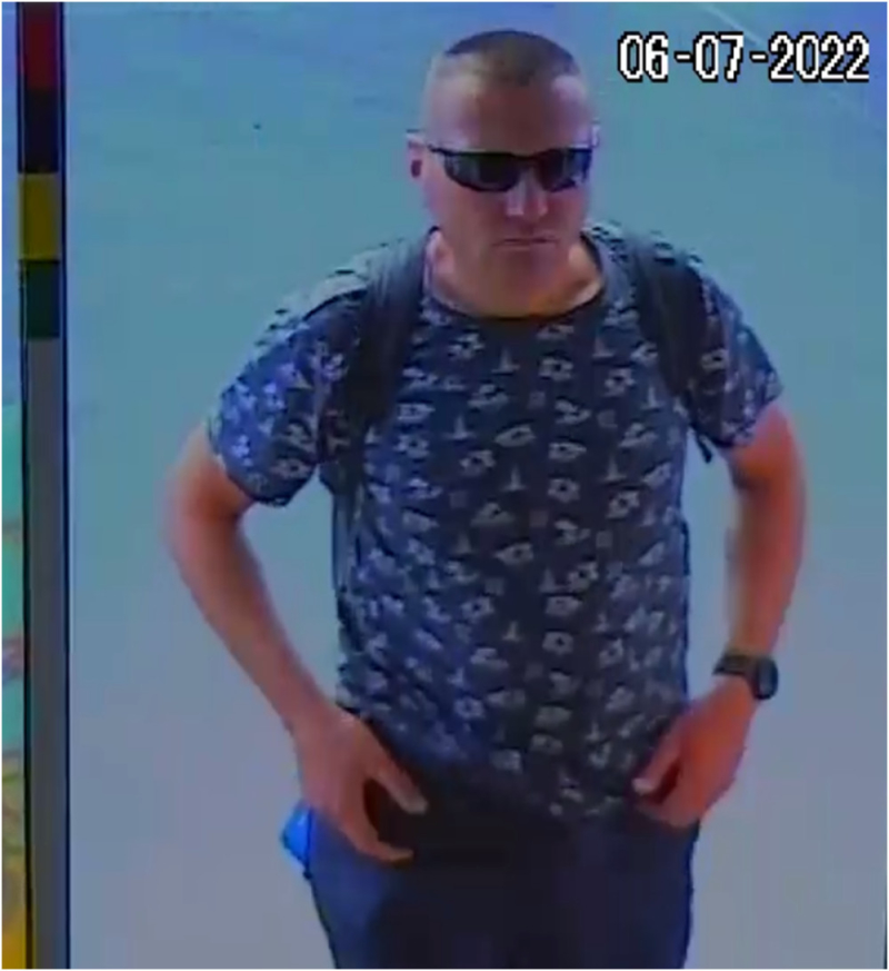 Płacił skradzioną kartą - szukamy tego mężczyzny