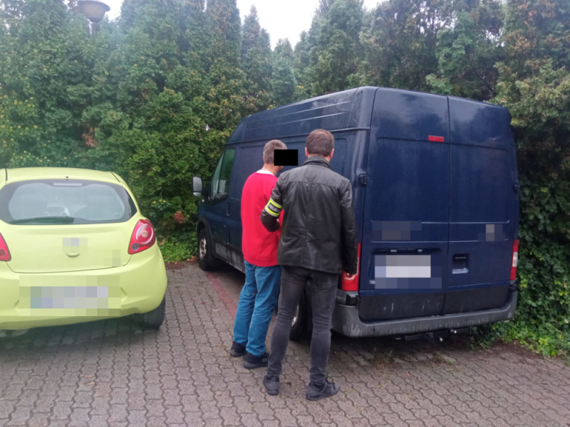 2 zatrzymanych, 2 odzyskane auta i sprzęt ratownictwa medycznego-"Kobra" działa