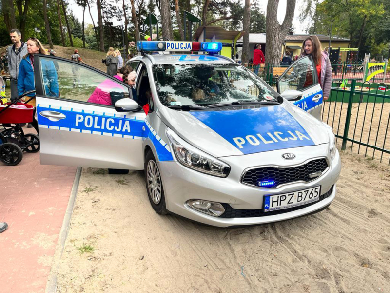 Policjanci uczestniczyli w piknikach i rozmawiali o bezpieczeństwie