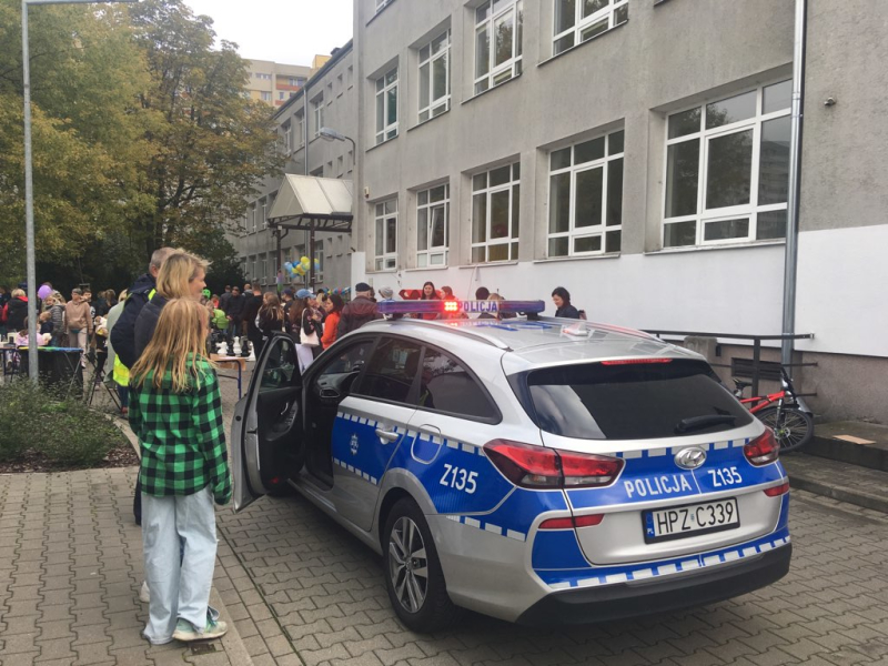 Szkolny piknik z bielańskimi policjantami