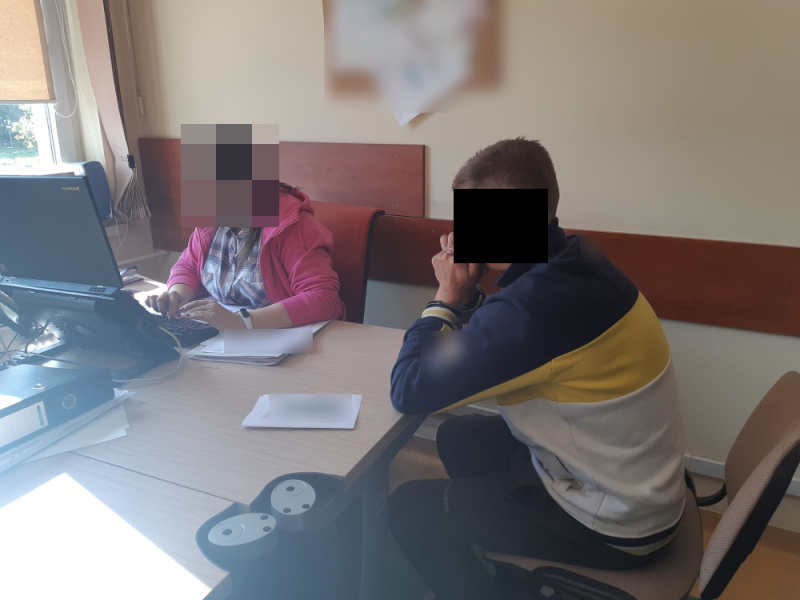 Jechał po narkotykach, potrącił kobietę na przejściu dla pieszych, uciekł z miejsca