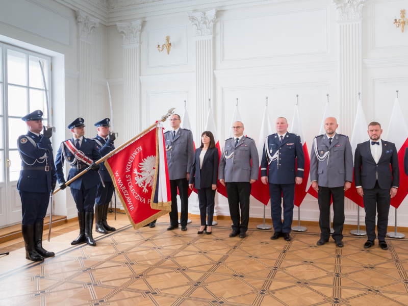 Uroczysty apel z okazji wręczenia odznaczeń i medali
