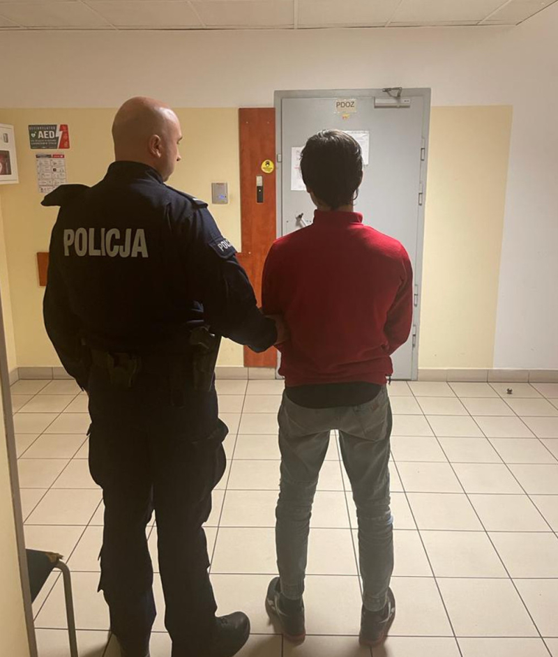 Posiadali zabronione środki, dodatkowo 18-latek okazał się poszukiwany do sprawy rozboju