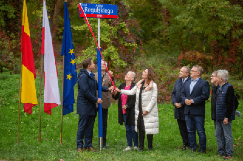 Nadanie imienia alei parkowej Jerzego Regulskiego