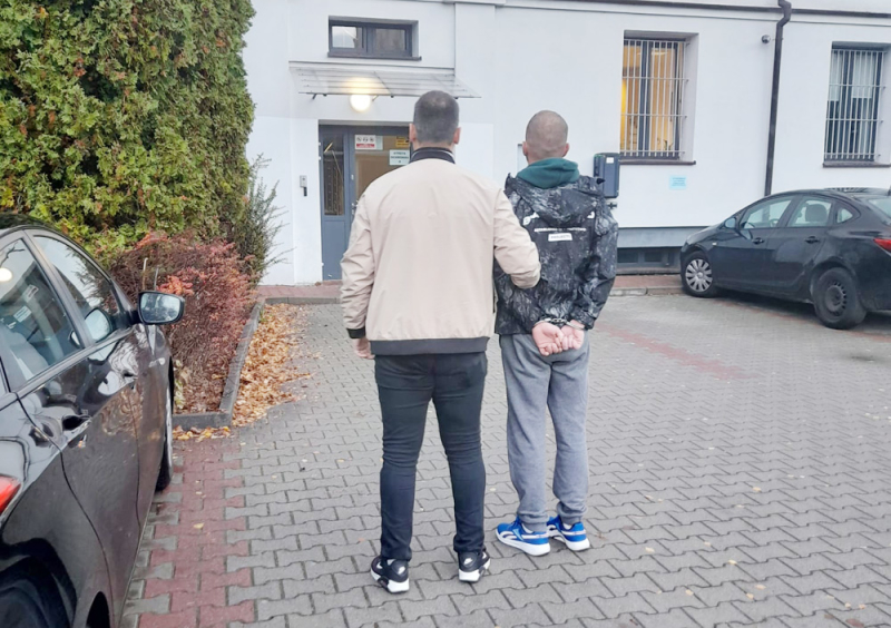 Poszukiwany okradł znajomą i znając PIN zabrał jej pieniądze z konta