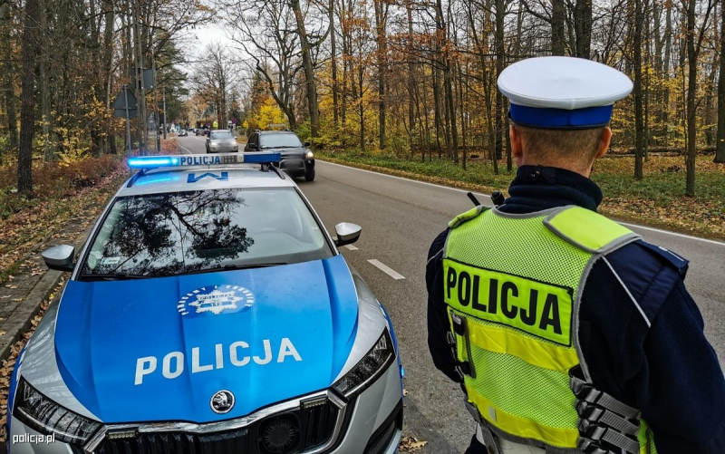 Z powietrza i na ziemi - policyjne patrole podczas akcji „Wszystkich Świętych”