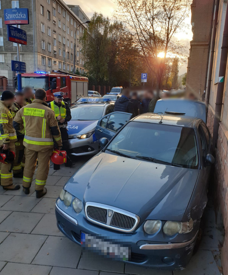 Uciekał przed stołecznymi wywiadowcami skradzionym samochodem i przewoził fanty z włamania
