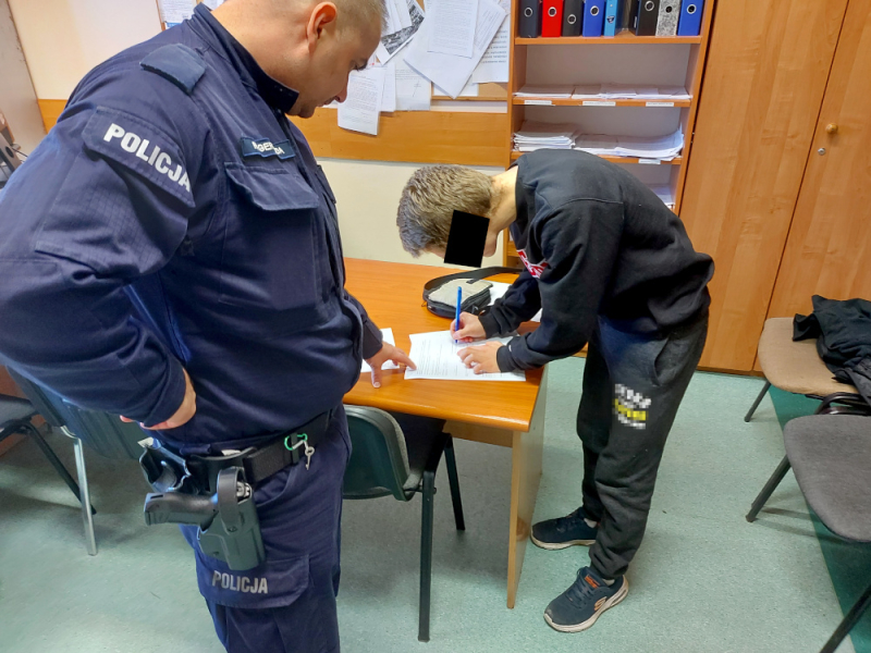 Włamali się, żeby ukraść dary przeznaczone dla otwockich domów dziecka. Stary oszacowano na ponad 40 tys. złotych. Ale to nie był koniec