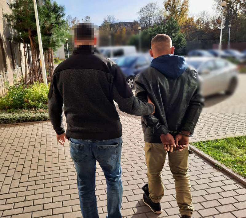 Ukradł karawan należący do firmy pogrzebowej i kierował nim mając prawie 4 promile alkoholu