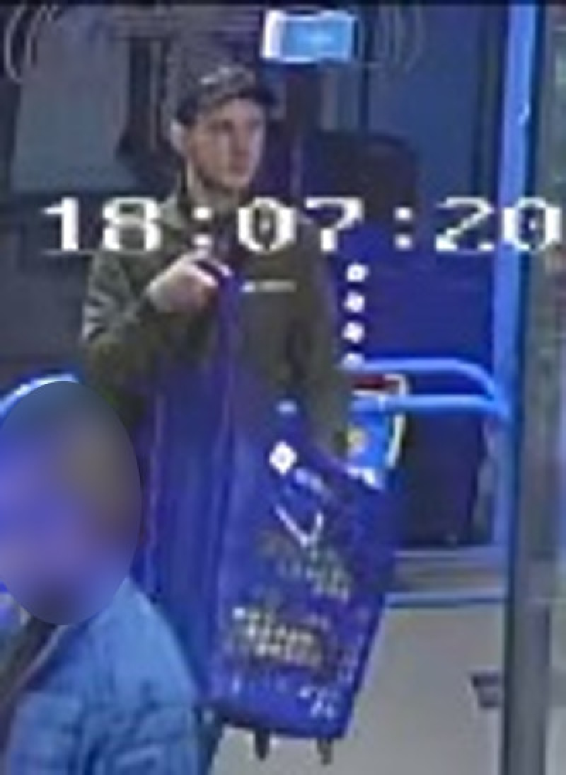 Kradzież markowego alkoholu - szukamy tego mężczyzny