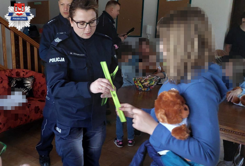 Dzielnicowi z okazji Międzynarodowego Dnia Praw Dziecka spotkali się z najmłodszymi