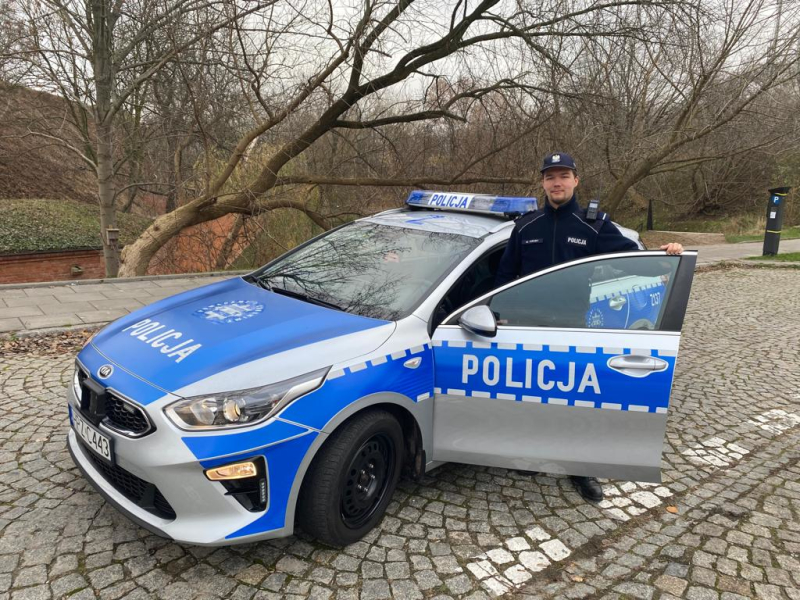 Policjant z Żoliborza w dniu wolnym od służby zatrzymał sprawcę kradzieży zuchwałej