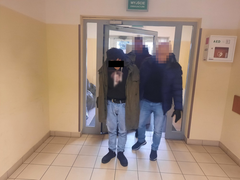 Ukradł perfumy i zranił ochroniarza nożem, został aresztowany na 3 miesiące
