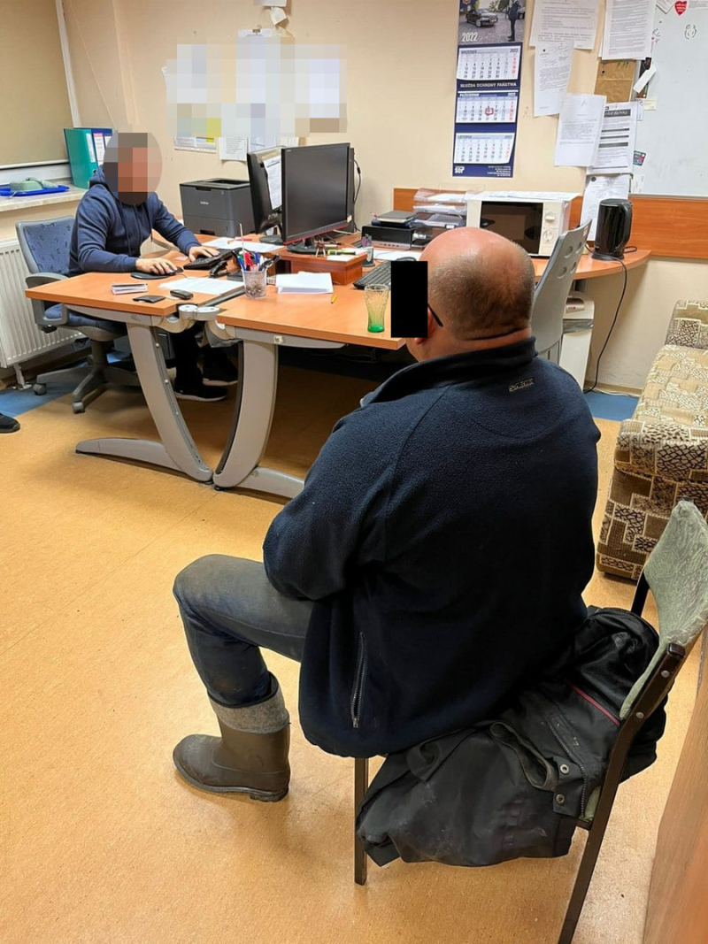 Chcieli wywieźć z terenu huty 1000 kilogramów złomu