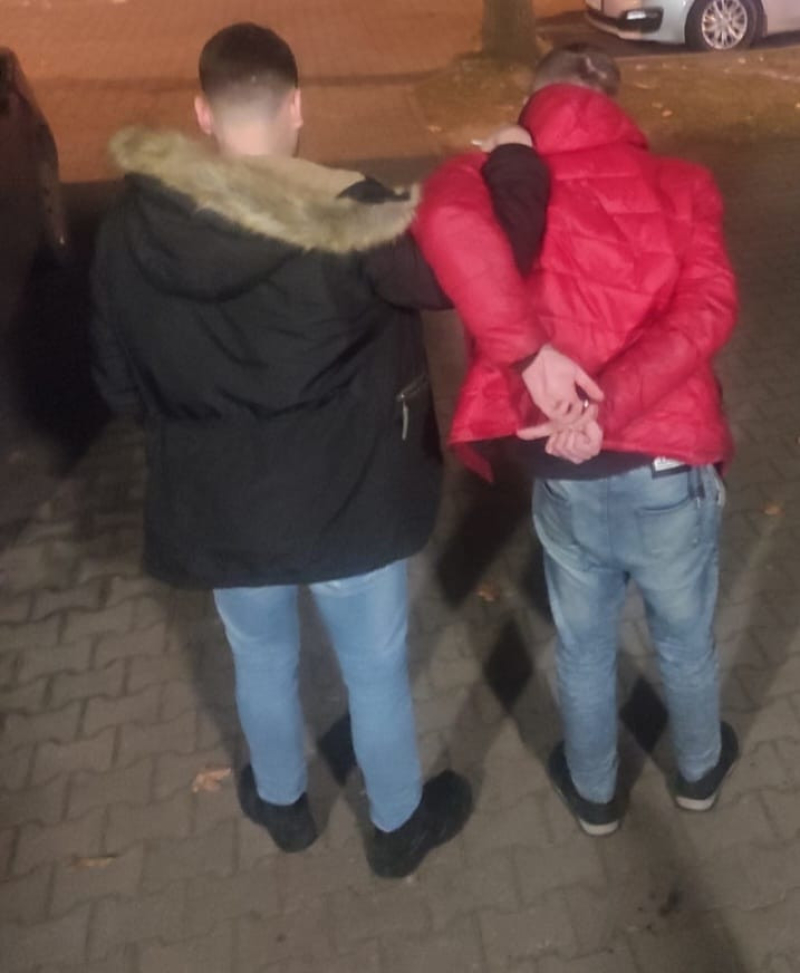 Kryminalni z Wawra rozpoznali podejrzanego o rozbój z użyciem noża