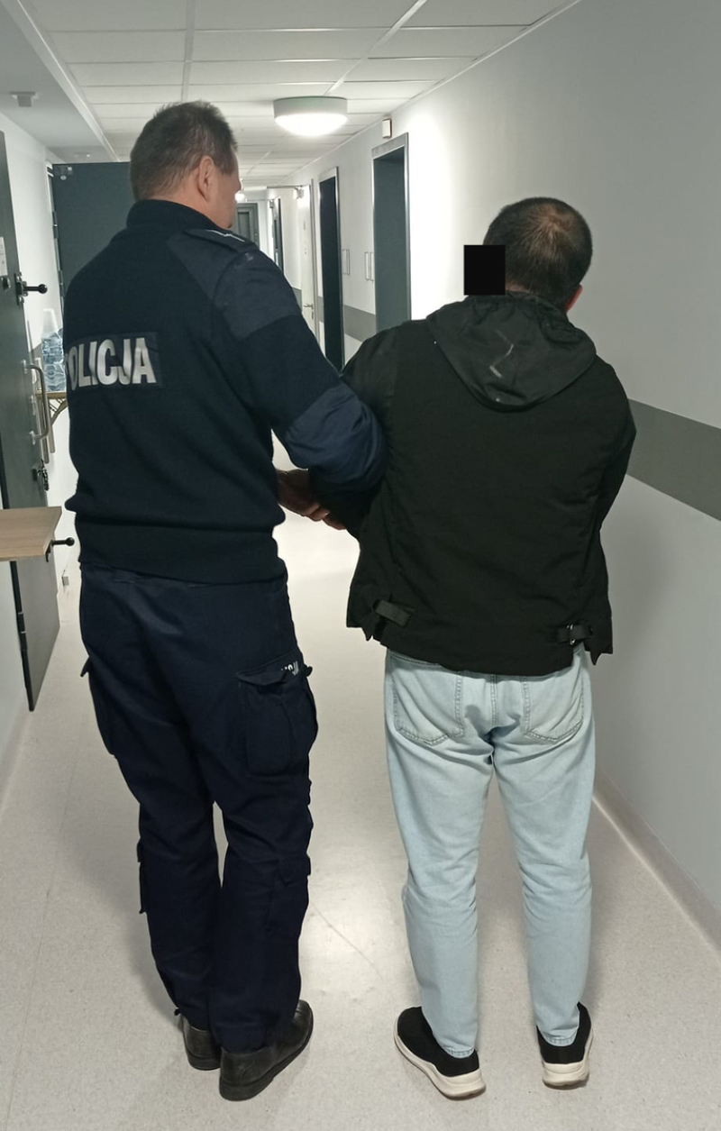 W trakcie kontroli pojazdu okazało się, że ma narkotyki i kradziony telefon