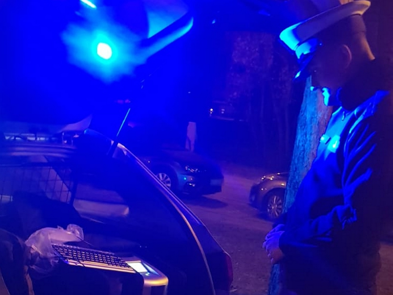 Uciekał przed policją, był agresywny i nie chciał się poddać badaniu