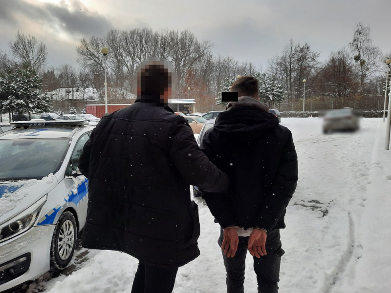 Kierowca i pasażer zamienili się za kierownicą, obaj byli pijani