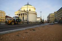 Prace asfaltowe na placu Trzech Krzyży
