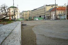 Prace asfaltowe na placu Trzech Krzyży