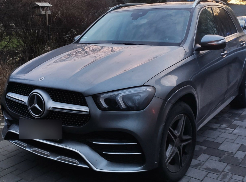 Policjanci odzyskali mercedesa