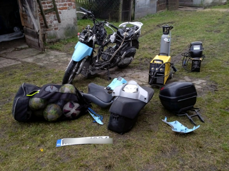 Dokonał kilku kradzieży z włamaniem, przy zatrzymaniu posiadał jeszcze narkotyki