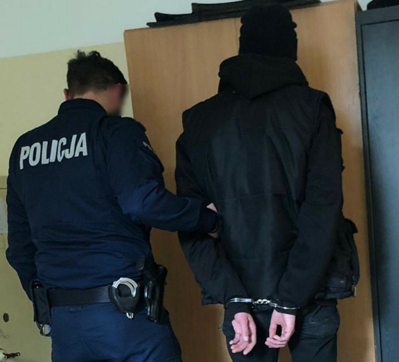 Narkotyki próbował ukryć w kratce wentylacyjnej