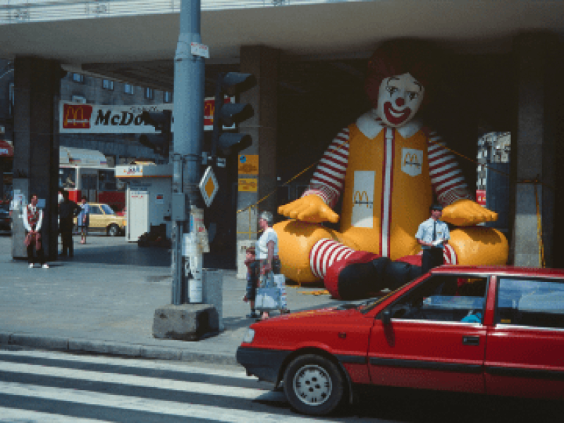 Błysk, mat, kolor. Fotografia i Warszawa lat 90